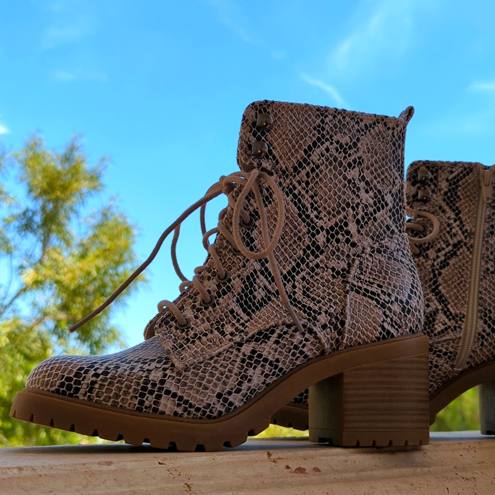 Spotted 🐍 print Booties!